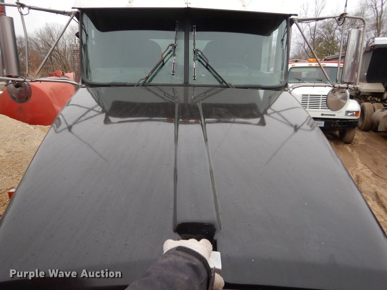 image for item GW9709 2004 Kenworth T800 dump truck