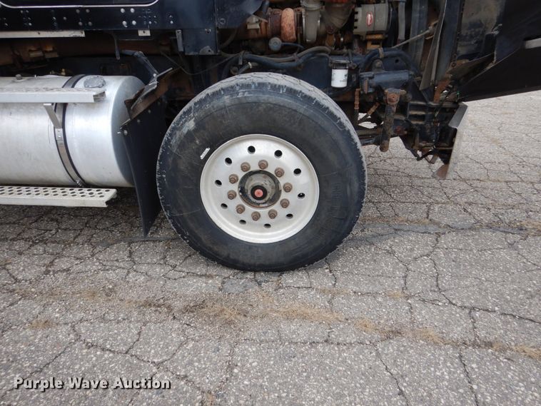 image for item GW9709 2004 Kenworth T800 dump truck