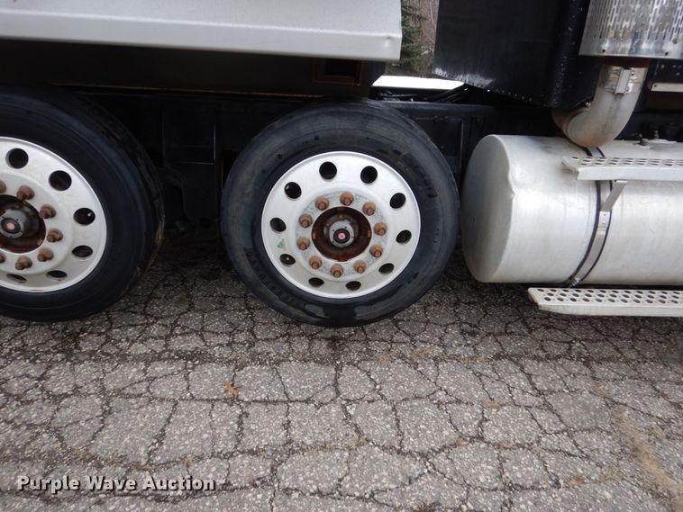 image for item GW9709 2004 Kenworth T800 dump truck