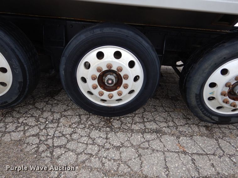 image for item GW9709 2004 Kenworth T800 dump truck