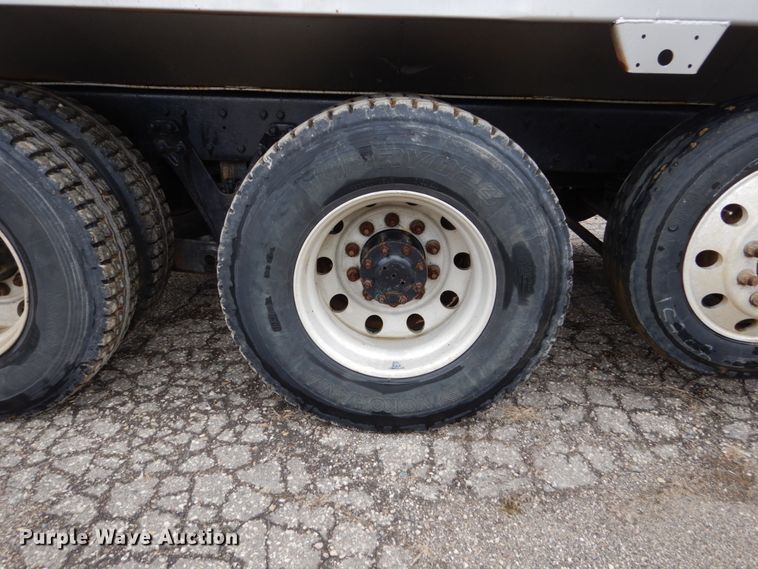 image for item GW9709 2004 Kenworth T800 dump truck