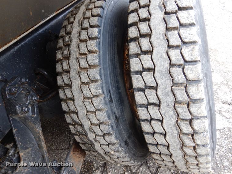 image for item GW9709 2004 Kenworth T800 dump truck