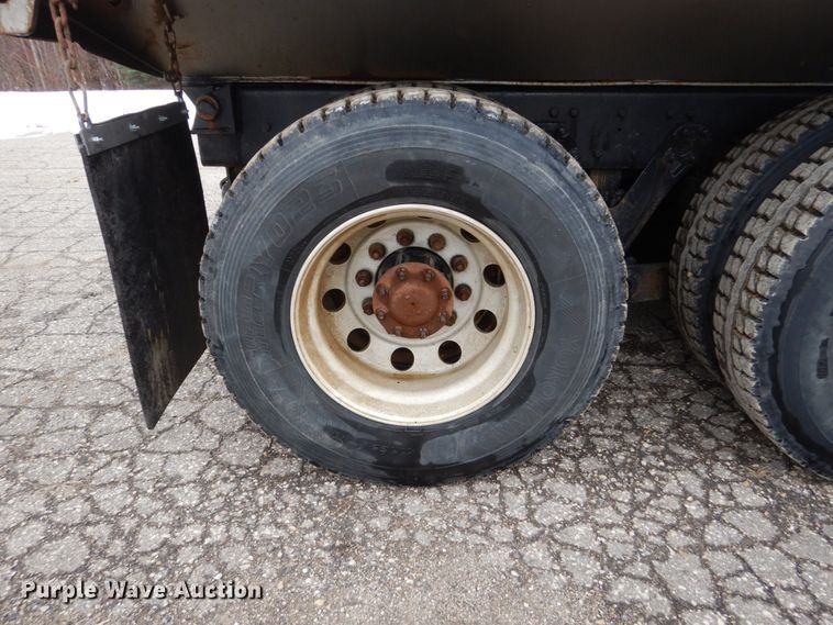 image for item GW9709 2004 Kenworth T800 dump truck