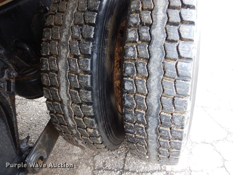 image for item GW9709 2004 Kenworth T800 dump truck