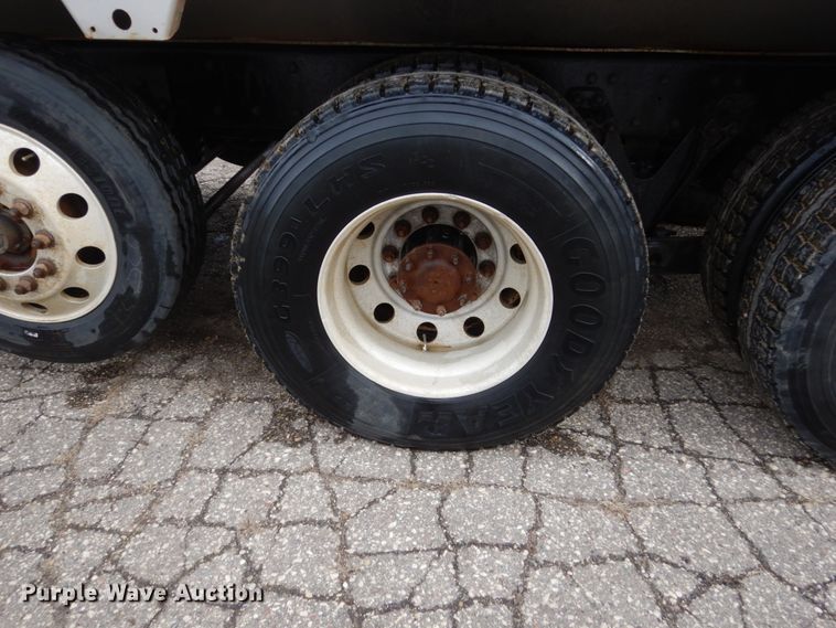 image for item GW9709 2004 Kenworth T800 dump truck