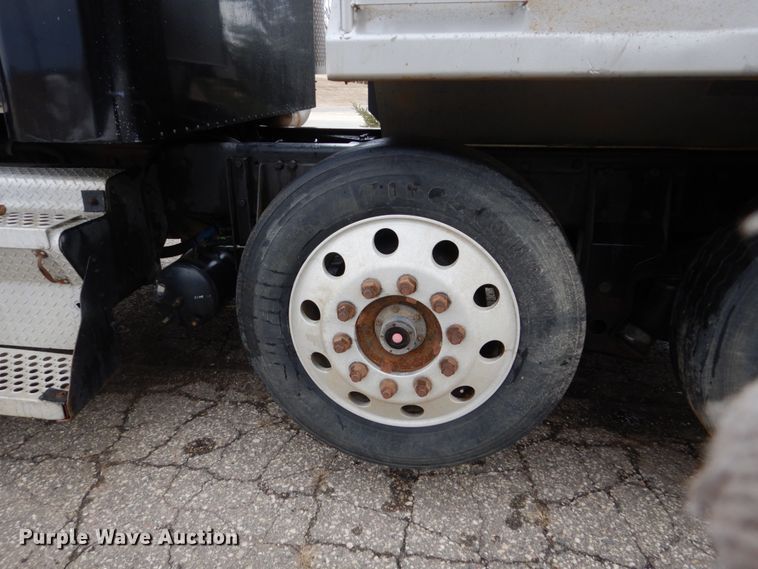 image for item GW9709 2004 Kenworth T800 dump truck