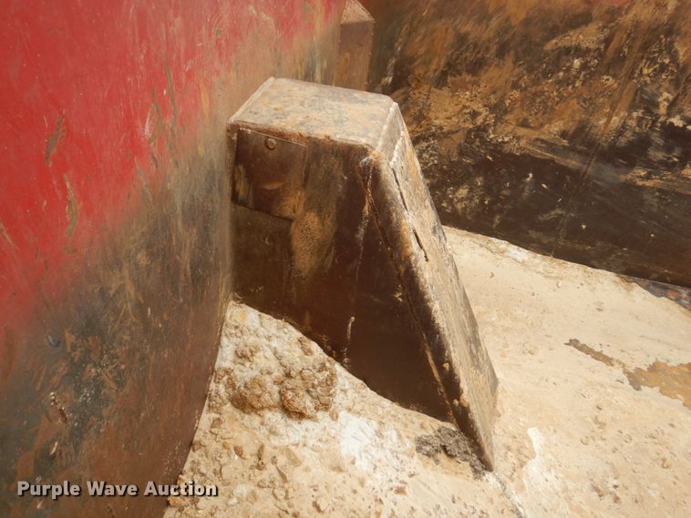 image for item GW9710 2013 Mack Granite dump truck