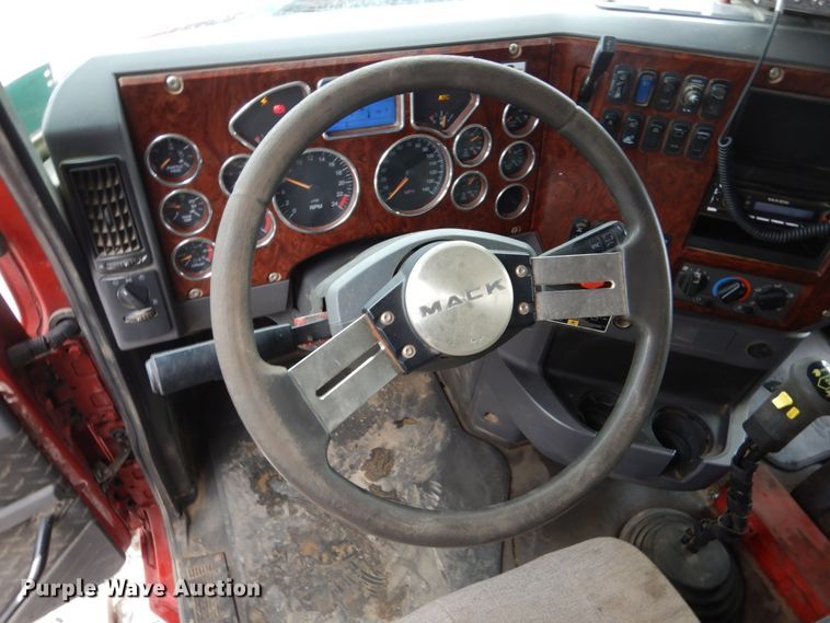 image for item GW9710 2013 Mack Granite dump truck