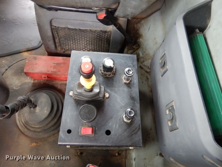 image for item GW9710 2013 Mack Granite dump truck