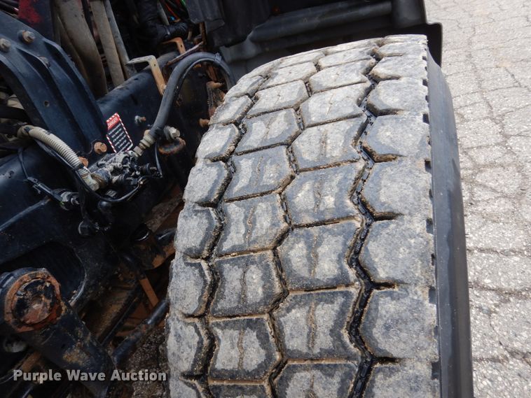 image for item GW9710 2013 Mack Granite dump truck