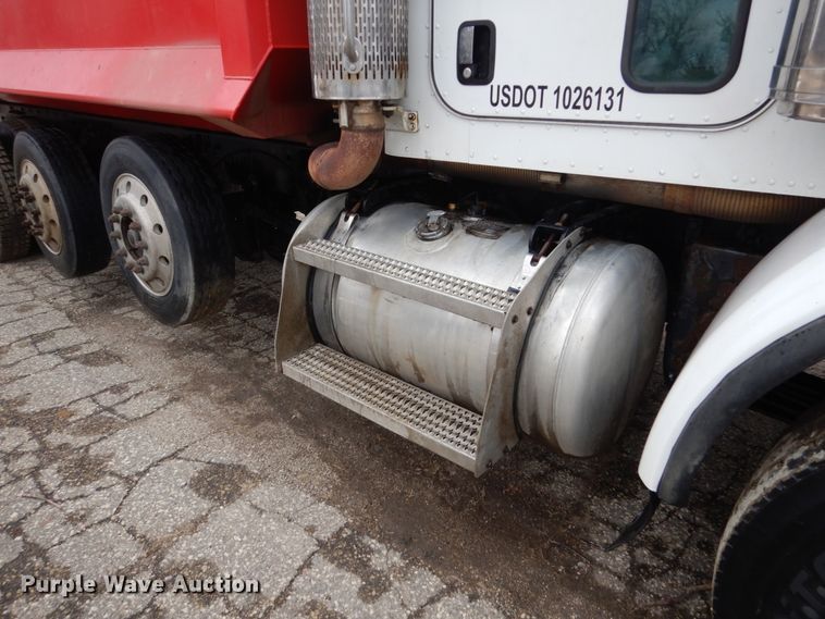 image for item GW9711 2006 Peterbilt 357 dump truck