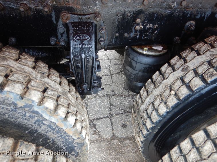 image for item GW9711 2006 Peterbilt 357 dump truck