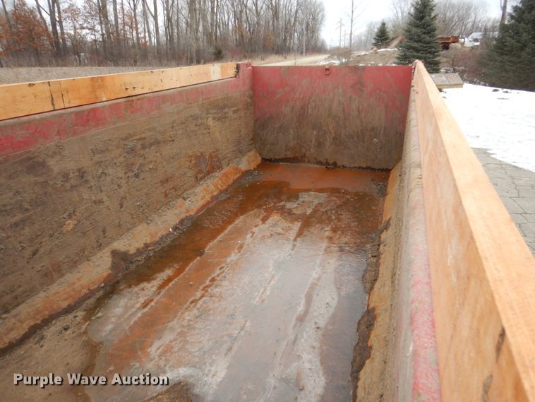 image for item GW9711 2006 Peterbilt 357 dump truck