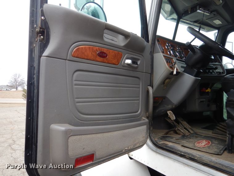 image for item GW9711 2006 Peterbilt 357 dump truck