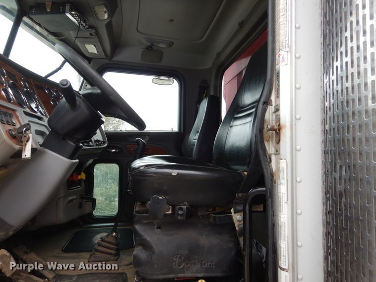 image for item GW9711 2006 Peterbilt 357 dump truck