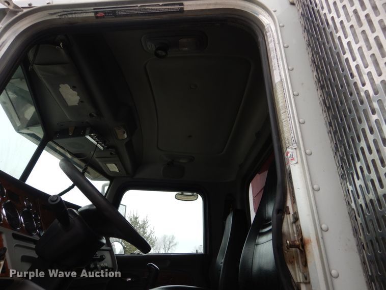 image for item GW9711 2006 Peterbilt 357 dump truck