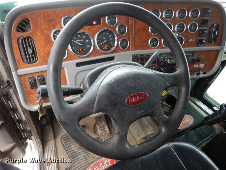 image for item GW9711 2006 Peterbilt 357 dump truck