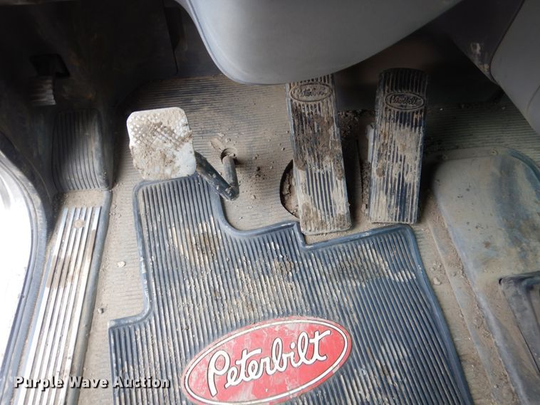 image for item GW9711 2006 Peterbilt 357 dump truck