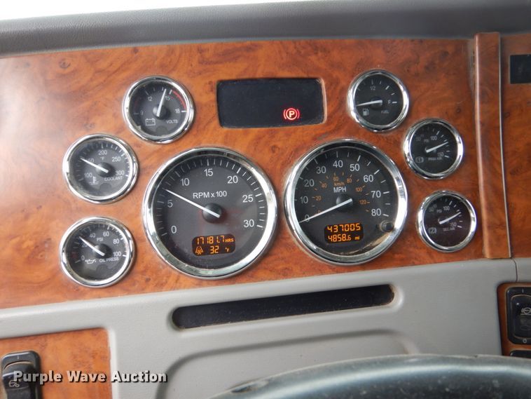 image for item GW9711 2006 Peterbilt 357 dump truck