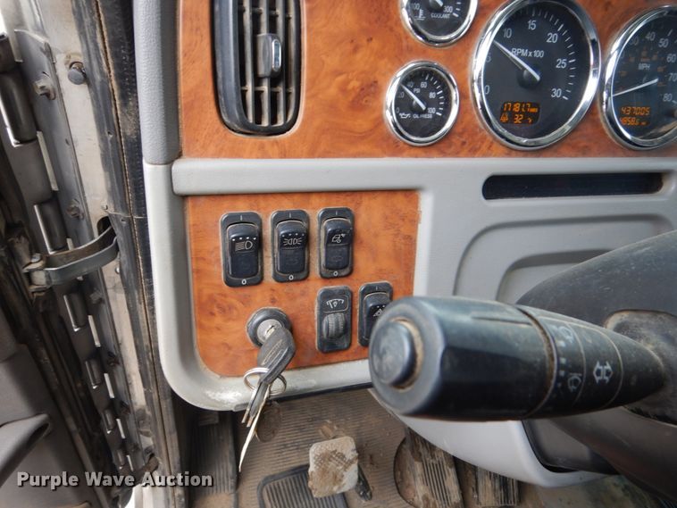 image for item GW9711 2006 Peterbilt 357 dump truck