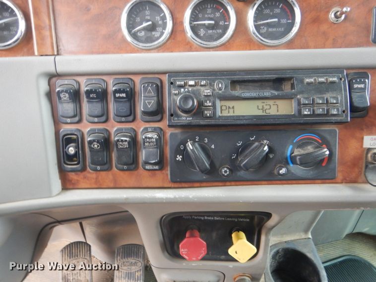 image for item GW9711 2006 Peterbilt 357 dump truck