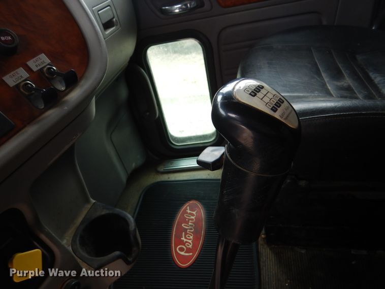 image for item GW9711 2006 Peterbilt 357 dump truck