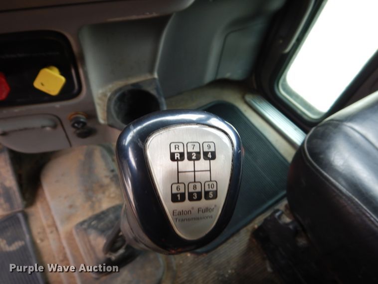 image for item GW9711 2006 Peterbilt 357 dump truck