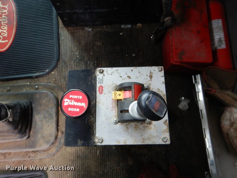 image for item GW9711 2006 Peterbilt 357 dump truck