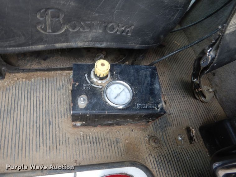 image for item GW9711 2006 Peterbilt 357 dump truck