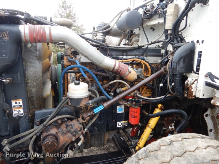 image for item GW9711 2006 Peterbilt 357 dump truck