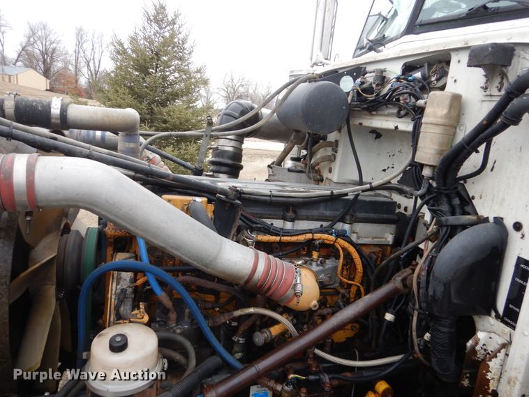 image for item GW9711 2006 Peterbilt 357 dump truck