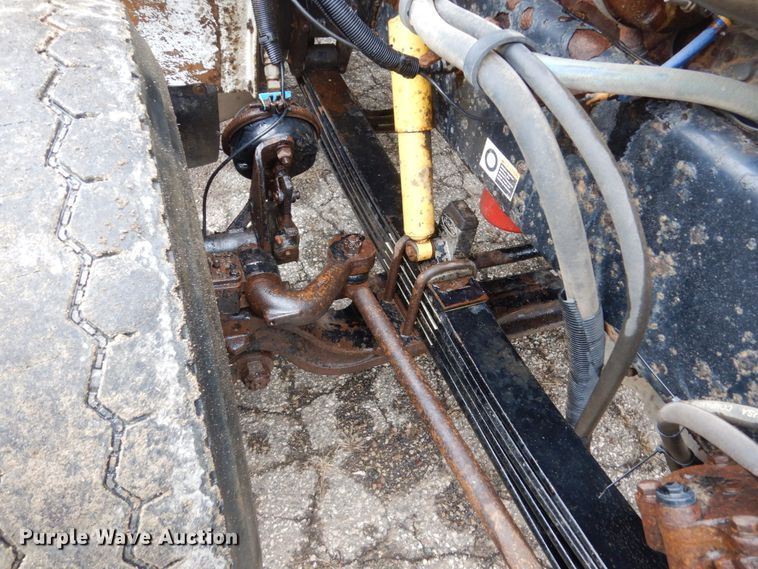 image for item GW9711 2006 Peterbilt 357 dump truck