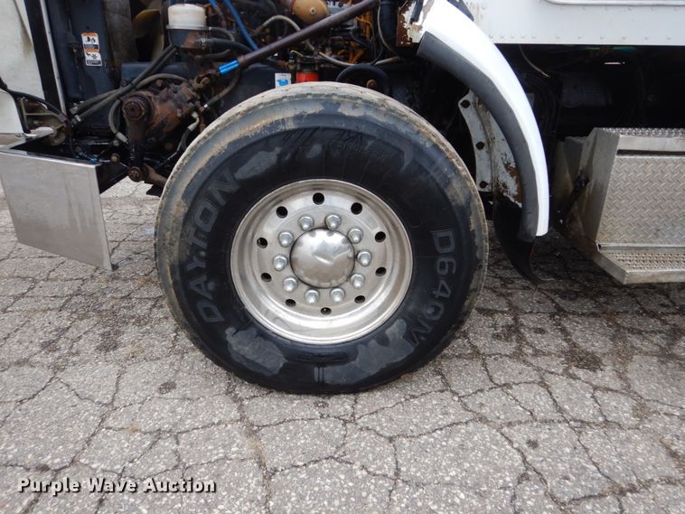 image for item GW9711 2006 Peterbilt 357 dump truck