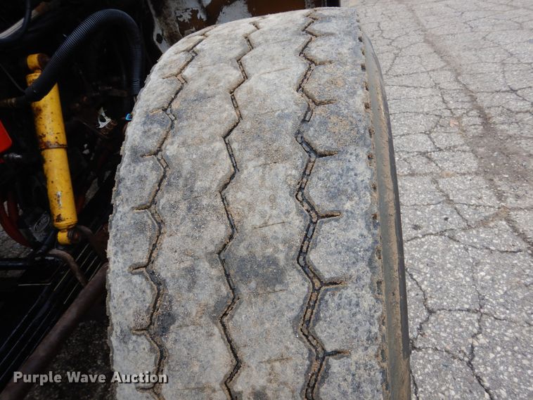 image for item GW9711 2006 Peterbilt 357 dump truck