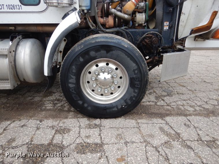 image for item GW9711 2006 Peterbilt 357 dump truck