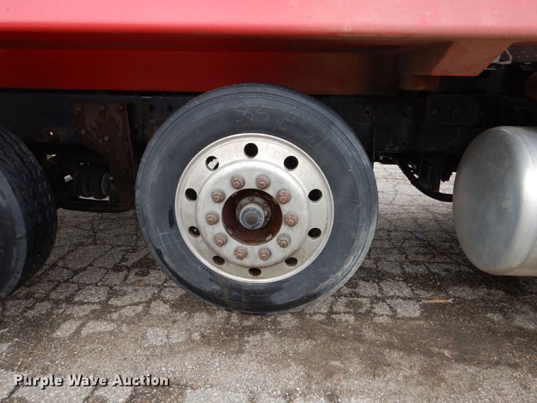 image for item GW9711 2006 Peterbilt 357 dump truck