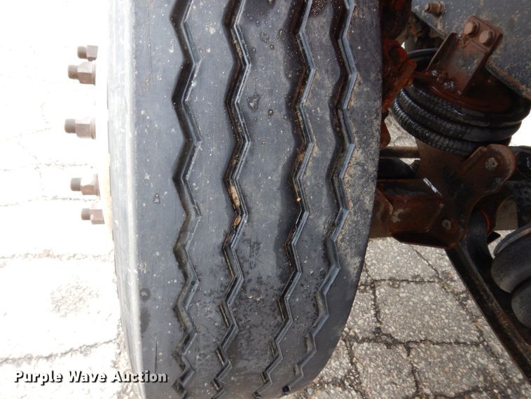 image for item GW9711 2006 Peterbilt 357 dump truck