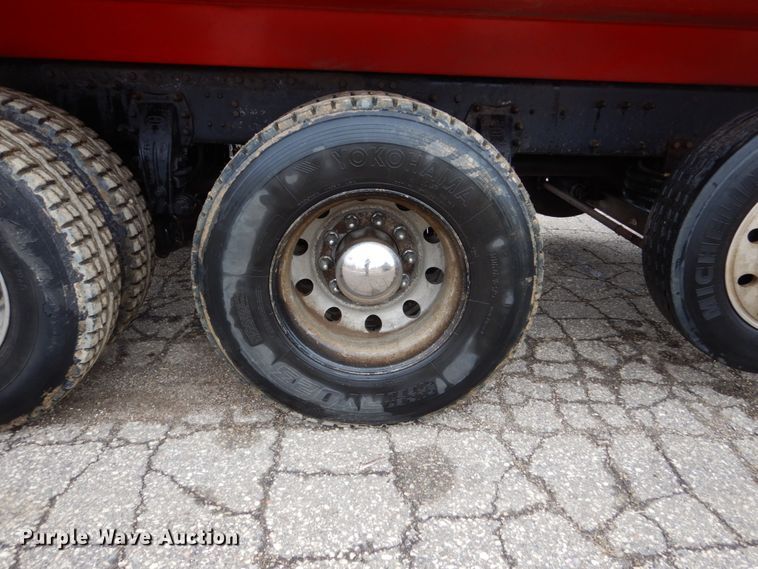 image for item GW9711 2006 Peterbilt 357 dump truck