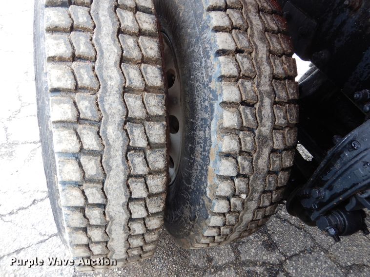 image for item GW9711 2006 Peterbilt 357 dump truck