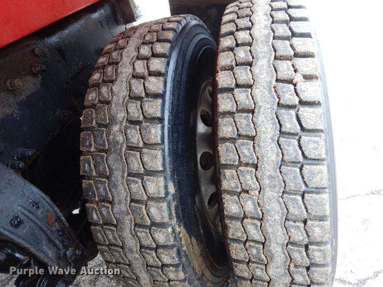 image for item GW9711 2006 Peterbilt 357 dump truck