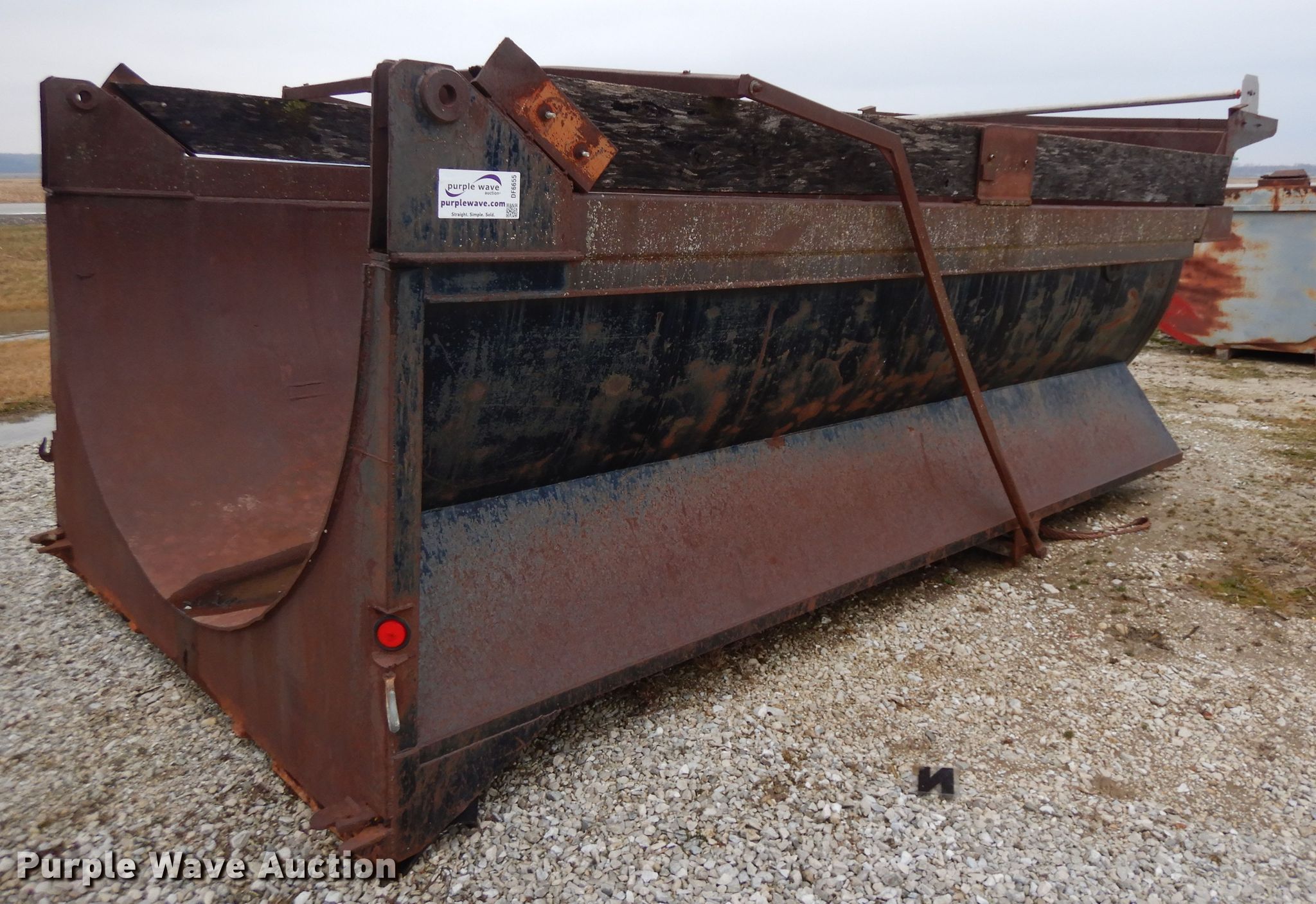 Steel dump bed in Beardstown, IL Item DF6655 sold Purple Wave