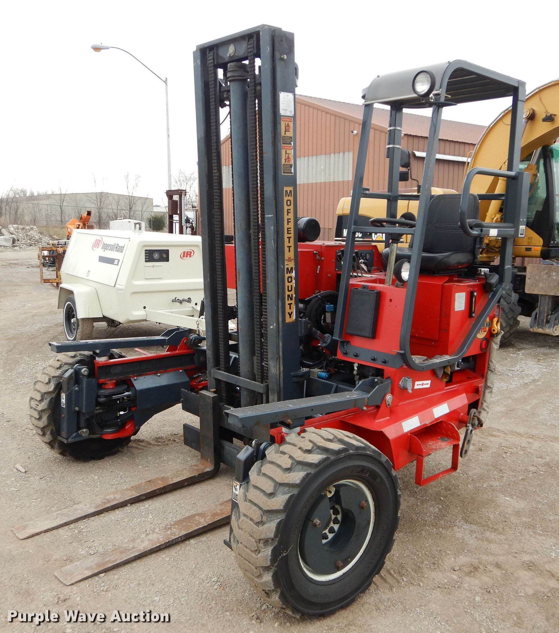 Moffett M50004W forklift in Tonganoxie, KS Item DH4445 sold Purple Wave
