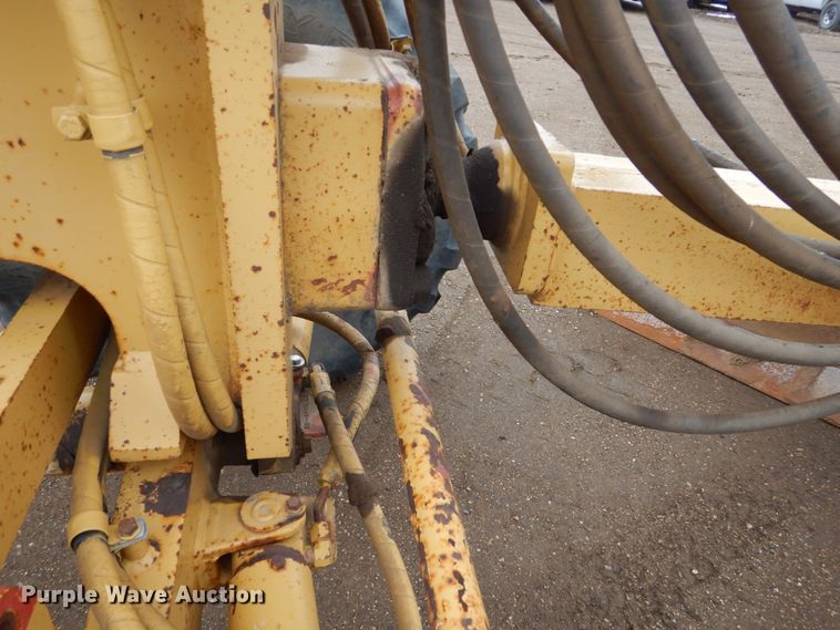 image for item DF5943 2000 Caterpillar 140H motor grader