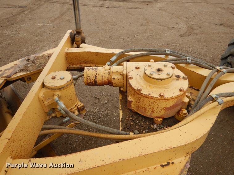 image for item DF5943 2000 Caterpillar 140H motor grader