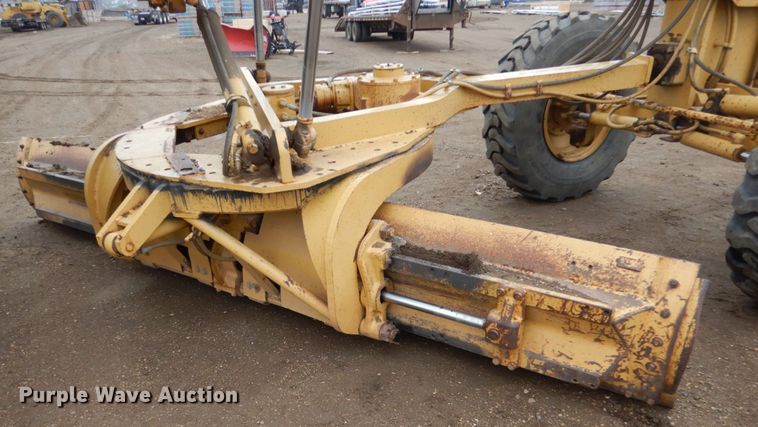 image for item DF5943 2000 Caterpillar 140H motor grader