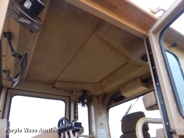 image for item DF5943 2000 Caterpillar 140H motor grader