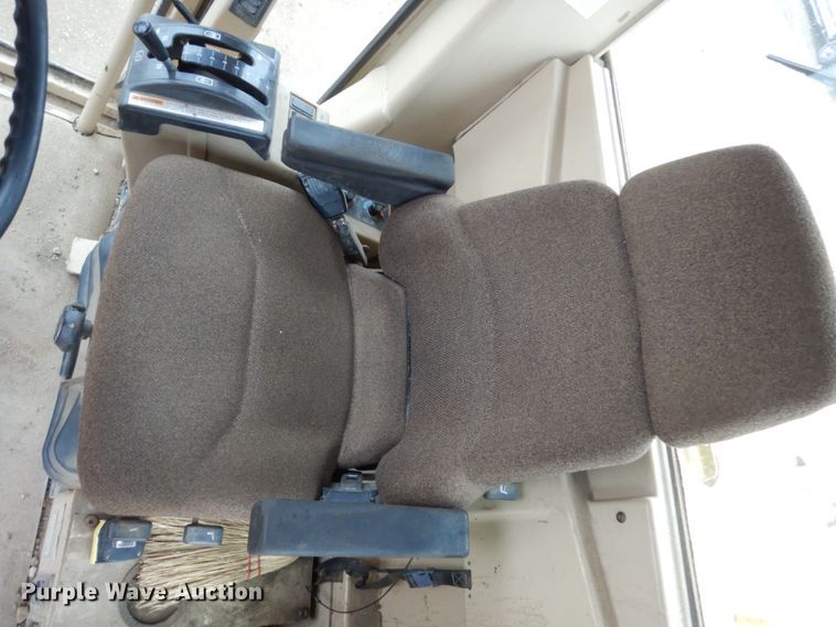 image for item DF5943 2000 Caterpillar 140H motor grader