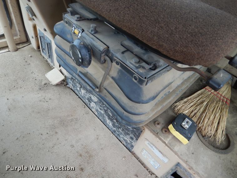 image for item DF5943 2000 Caterpillar 140H motor grader