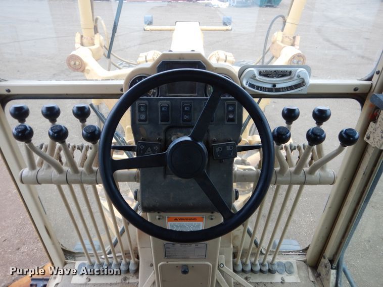 image for item DF5943 2000 Caterpillar 140H motor grader