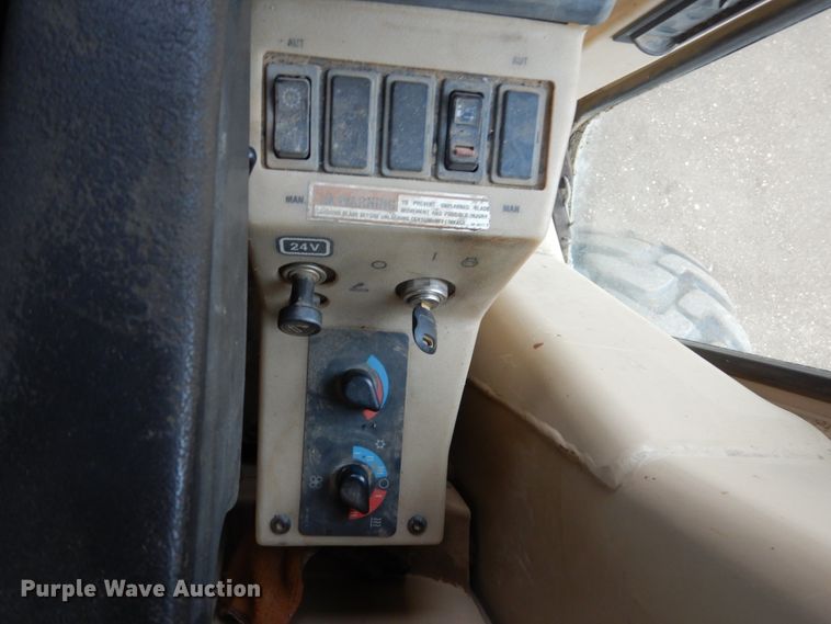 image for item DF5943 2000 Caterpillar 140H motor grader